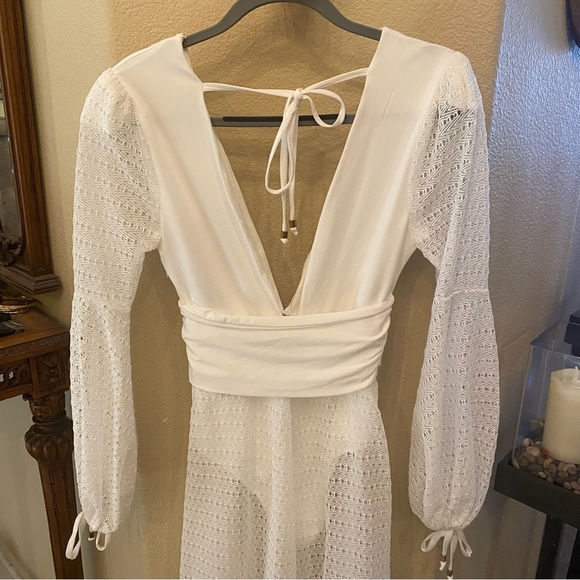 BANDIT AND THE BABE White Plunge Long Sleeve Beach Dress w/ Gold Accent-Large - Picture 7 of 10